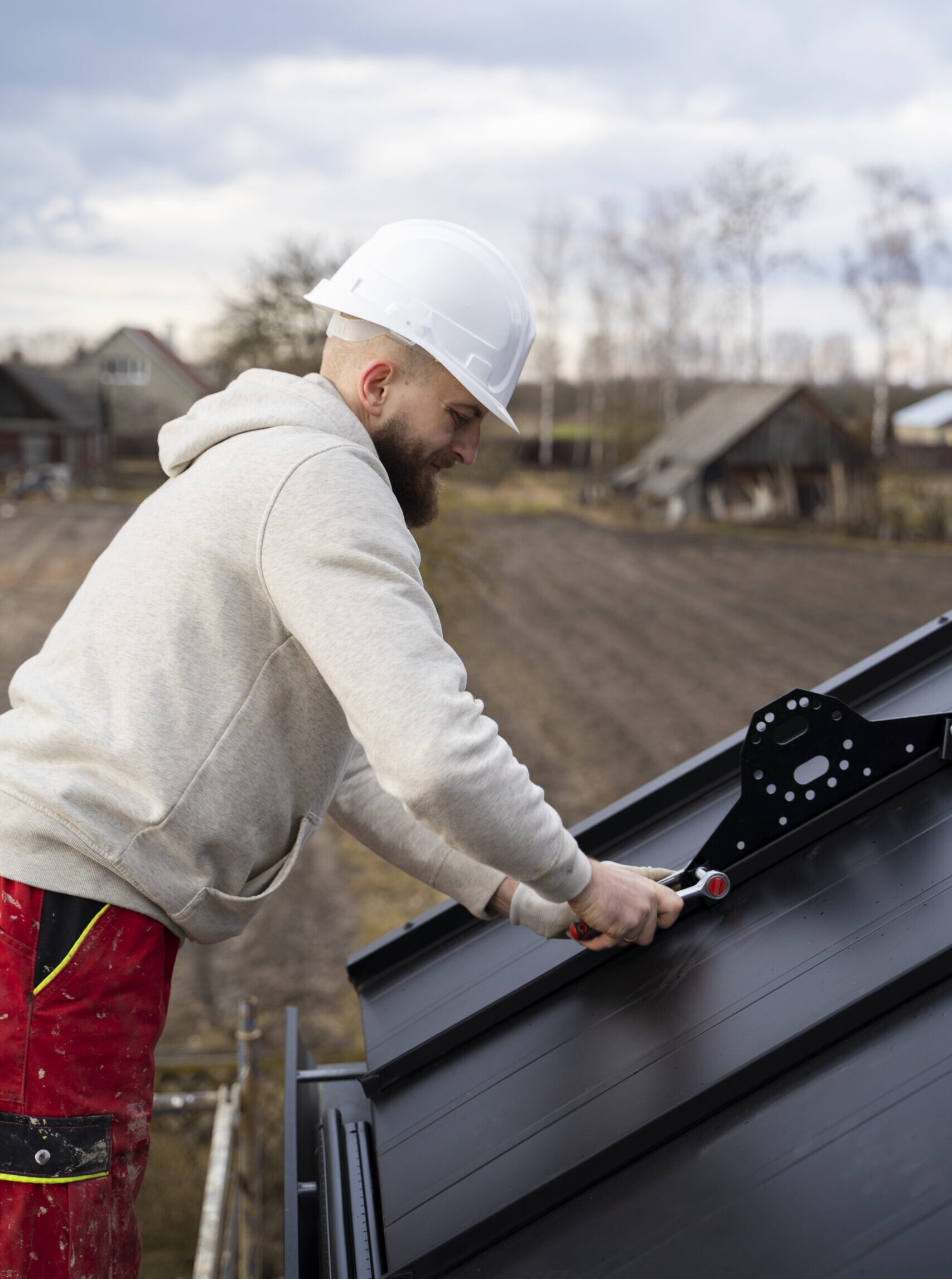 medium-shot-smiley-man-working-roof (1)