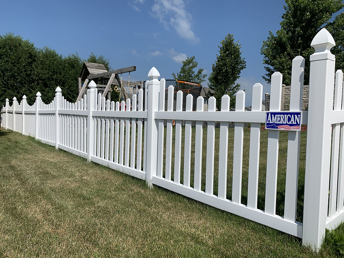 white_vinyl_fence